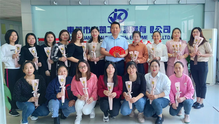 待到春來三月八,普天開滿美人花~